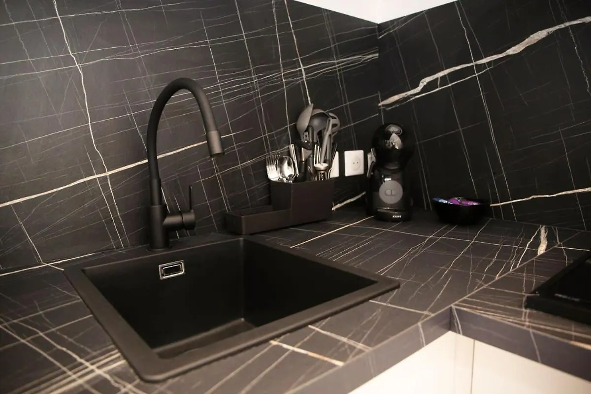 Appartement Proche Des Celebres Puces De Paris 4P