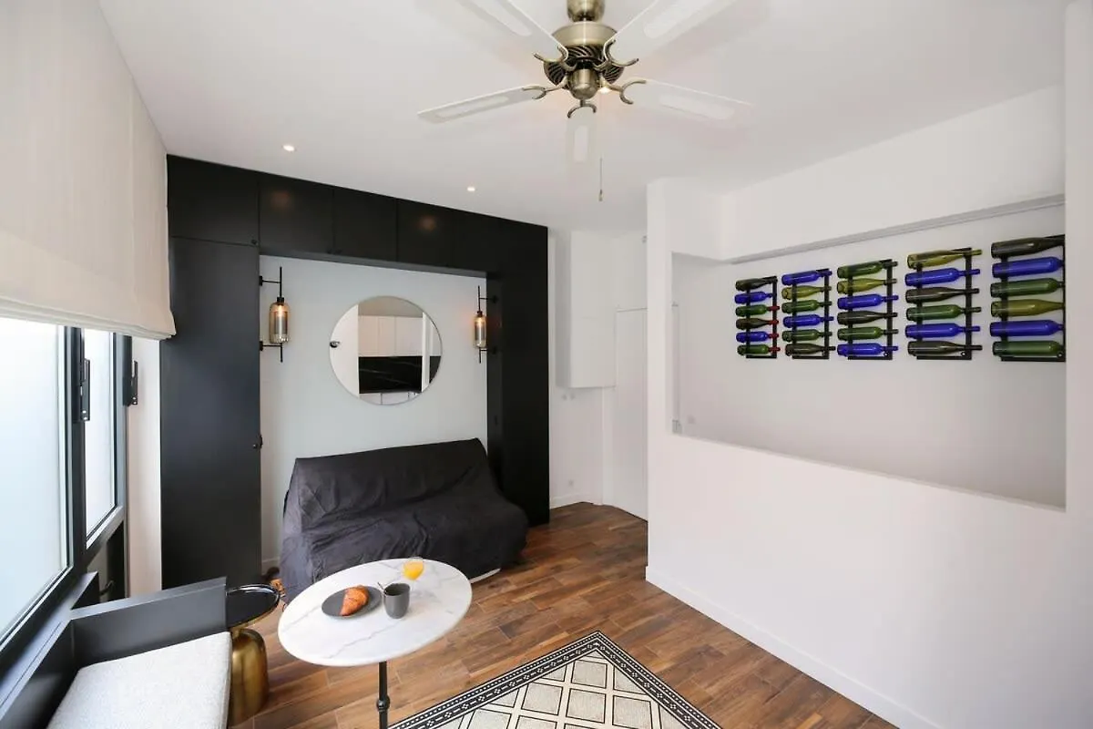 Appartement Proche Des Celebres Puces De Paris 4P 0*,
